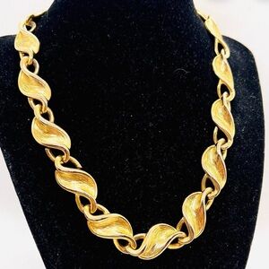 Wild Goldtone vintage necklace